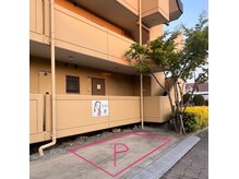 バンビ(Bambi)の雰囲気（マンションの一室です　縦列駐車場もございます）