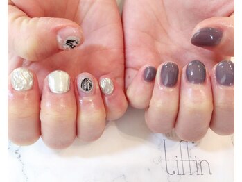 ネイルサロン ティフィン(tiffin)/トレンドミラーネイルも入れて♪