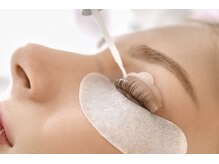 いつものメニューに +aまつ毛を労わる充実のオプションメニューアイシャンプーでまつ毛根元の汚れをどうぞ