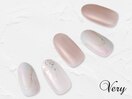 透明感あふれるオパールネイル