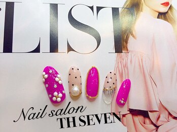 ネイルサロン ティーエイチセブン(Nail Salon TH SEVEN)/フラワー×ドットネイル