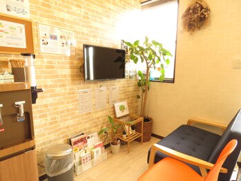 らくとこ整骨院/待合室