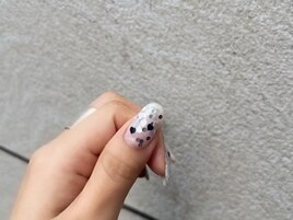 白のハート埋め込みネイル