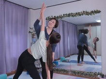 つんつくヨガ＋プチエステ/細かな部分まで先生がチェック♪