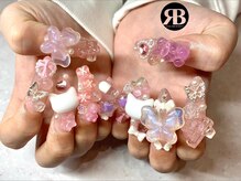 ネイルシールやパーツの種類も自信たっぷりの豊富な取り揃え☆