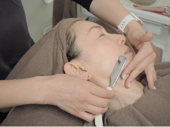 黄土漢方よもぎ蒸し シェービングサロン 朝と詩/お顔剃りで透明感、化粧ノリUP!