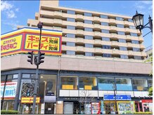 サロン デ モンターニユ(SALON DES montagnes)の雰囲気（山形市役所徒歩１分カラオケまねきねこさん入居ビル6階/無料Ｐ有）