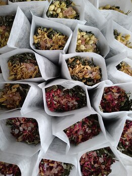 エンジュ/よもぎパック作成中