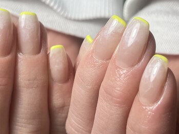 ウルネイルスタジオ(Uru nailstudio)/ネオンのスキニーフレンチ