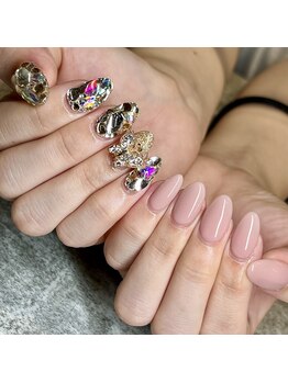 ダリア(Dahlia)/非対称ネイル