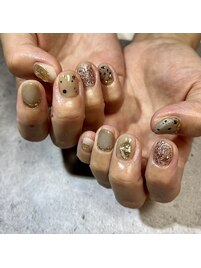 淡色ニュアンスネイル