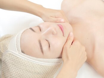 クロシェット(Clochette)の写真/《結果重視★小顔コルギ》石膏パックとデコルテケアでキープ力のある小顔を造形☆シワたるみも改善♪