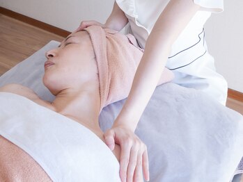 モア 多治見店(MORE)の写真/ブライダルエステはMOREにお任せください。鎖骨、肩甲骨、お肌のお悩み、何でもご相談ください♪