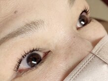 ダメージを抑えながら、しっかりとまつ毛をあげていきます★