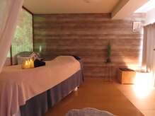 アンドユー(&u)の雰囲気（プロジェクターで癒し空間を演出。あなただけの隠れ家サロン）