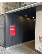 トータル アイ デザイン エイチ(h.)/店舗ビルの入り口はこちら◎