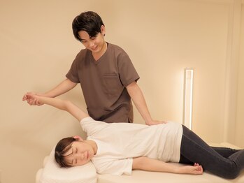 整体アイリス バイ ココイロ(IRIS by COCOIRO)/肩こり整体 猫背矯正 巻き肩矯正