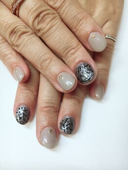 シックな大人ネイル