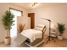 グロウプラス(GLOW PLUS+)の雰囲気（完全予約制の落ち着いた空間。人目を気にせず通える隠れ家サロン）