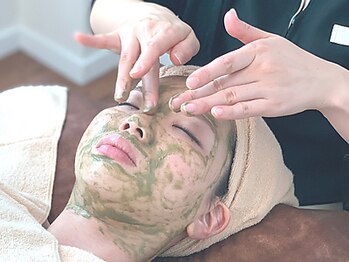 リコ フェリーチェ(Rico Feliche)/ハーブピーリング/マッサージ