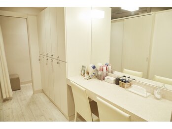 小顔コルギ専門店 フェルーシュ 成田駅前店(Feruche)/お着換え~貴重品管理もばっちり