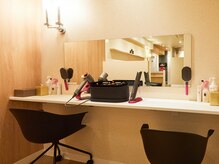 施術後は広々としたメイクルームでもリラックス☆