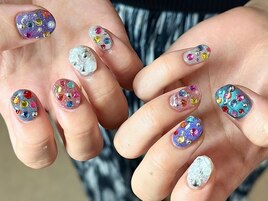 ビジュー！宝石個性派ネイル☆