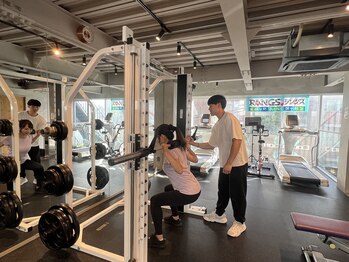 パーソナルジム 代官山 恵比寿 渋谷/ハードなトレーニングは二人三脚