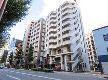 リアンプラス(Lien+)の雰囲気(この建物が目印です。NTT西日本ビルの目の前です。)