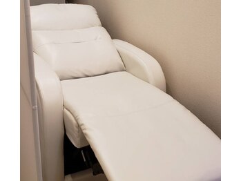 エミルアイラッシュ 東高円寺店(emile EYELASH)/完全フルフラットリクライニング