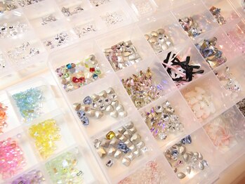 クアンネイル 関内伊勢佐木町(Quan Nail)の写真/話題のパーツも種類豊富◎パーツ/ストーン200種以上♪ファッションや雰囲気に合わせた似合わせデザインも！