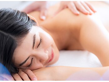 海が見えるロケーション抜群のリゾートスパ　SPA RAXAA 【ラクサ】 宮古島の写真/アロマは宮古島産満月月桃・富良野産ラベンダー使用。リンパを流し、こわばった筋肉や巡りにアプローチ◎