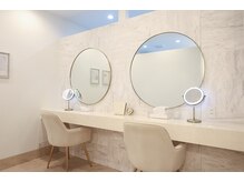 Q3.メイクスぺースやヘアアイロンはありますか?