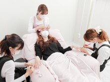 ロゼ ネイルアンドアイラッシュ(ROSE nail&eyelash)の雰囲気（【同時施術OK】ソファ席でマツエク×ネイルの同時施術も可能♪）