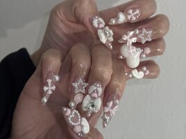 ピンクベージュ×ホワイトネイル