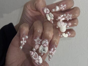 ピンクベージュ×ホワイトネイル