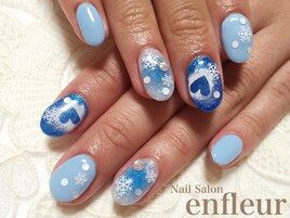 ハートくり抜き&雪*チークネイル