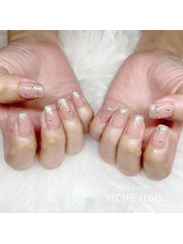 上品グラデーションネイル