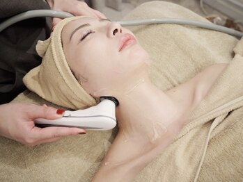 クリニカルボーテ 心斎橋院(CLINICAL BEAUTE)の写真/【美容医療提携×看護師施術】新世代サーマクールでモデル級小顔★エラボト不要！ヒアルで立体的小顔造形！