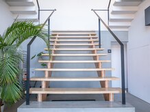 ファミーユプラス 伊勢崎(Fameu+)/＜店舗・階段＞