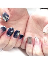 トータルサロン 白べぇーっ プラス/アシメニュアンスネイル