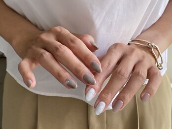 アプレラプリュイ 横浜モアーズ店(APRES LA PLUIE)の写真/指先を見る度に幸せな気分に☆魅せる指先にファン多数♪さらにジェル付替え時の贅沢ケアでキレイをkeep!!