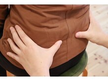 ザサークル(THE CIRCLE)/座り方や骨盤の状態を確認します