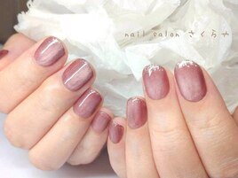 優しいボルドーマグの上品ネイル