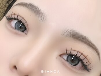 ビアンカ 横浜関内店(Bianca)の写真/【人気No.1フラットラッシュ】100本￥5600/120本￥6100/柔らかく軽い付け心地が魅力☆