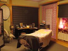 更紗/サロンの内観