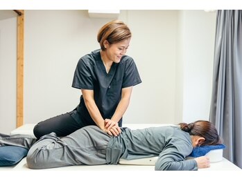 足のトラブルセンター 新札幌店の写真/駅直結でアクセス抜群◎土日祝も営業！毎日の歩行が楽に♪膝腰は足の専門家にお任せ、気軽にご相談を！