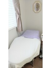 メナードフェイシャルサロン 印西草深店/白を基調とした空間【２階】