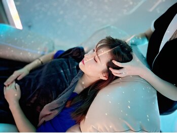 スペーススリープ(Space Sleep)の写真/新橋駅2分の好立地◎宇宙をイメージした空間で"癒されるドライヘッドスパ"☆ちょうどいい圧でヤミツキに♪
