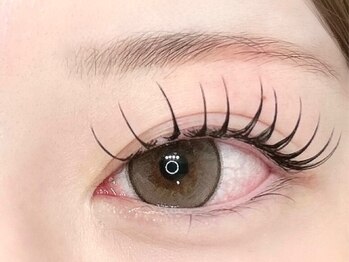 ココシャルマン 渋谷(COCO charmante)の写真/【自分史上最高の目元に】計算された角度と長さで目の形を美しく補正。モチの良さでキレイが続く★